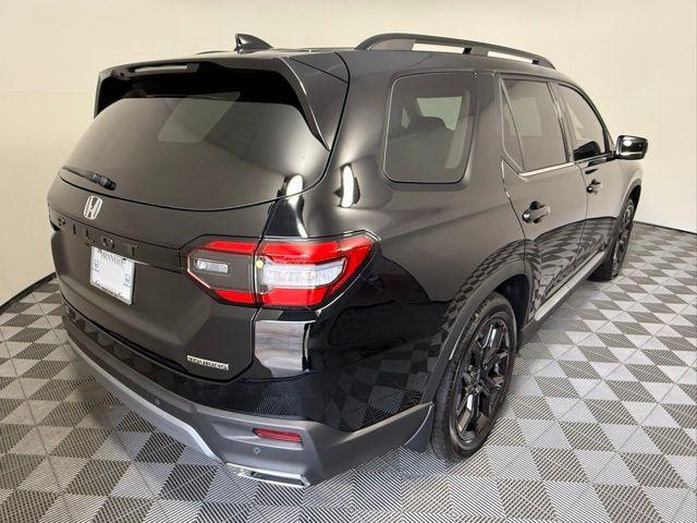 new 2025 Honda Pilot car, priced at $50,895
