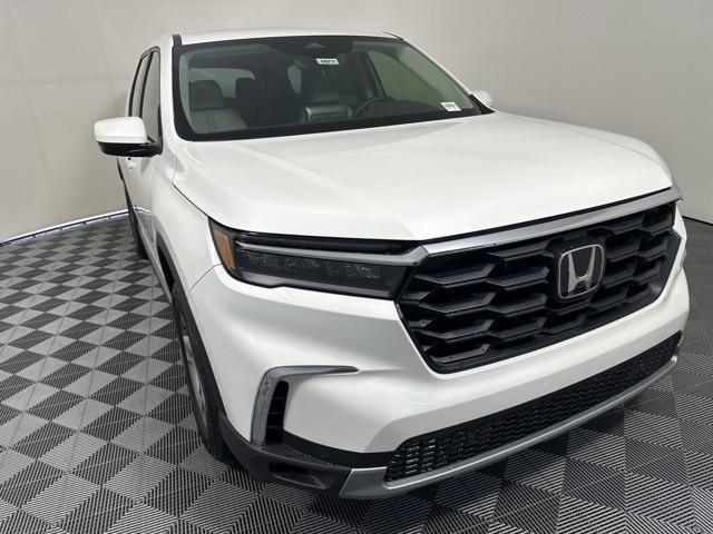 new 2025 Honda Pilot car, priced at $48,718