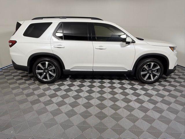 new 2025 Honda Pilot car, priced at $54,985