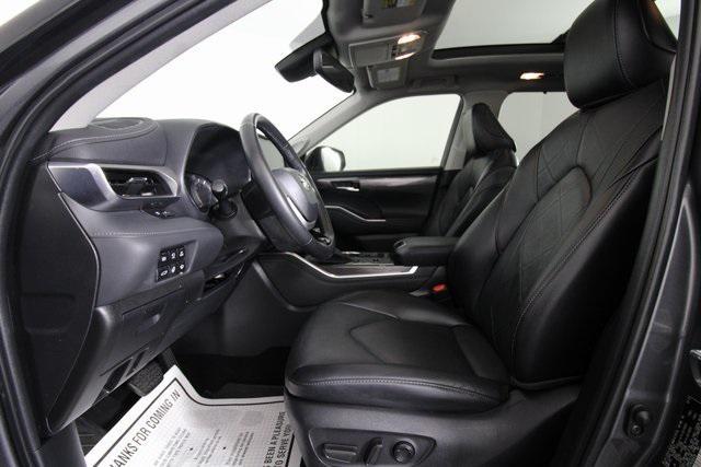 used 2022 Toyota Highlander Hybrid car, priced at $45,993