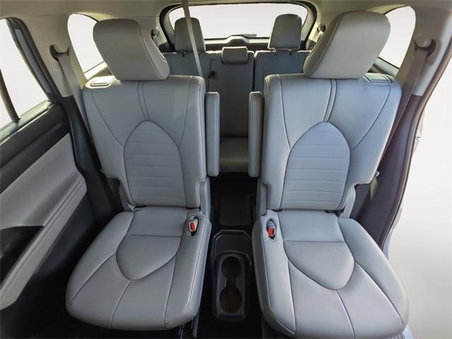 used 2022 Toyota Highlander car, priced at $33,419