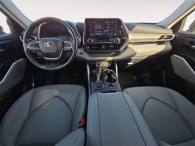 used 2022 Toyota Highlander car, priced at $33,419