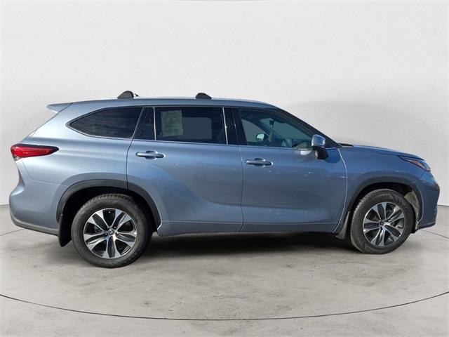 used 2022 Toyota Highlander car, priced at $33,419