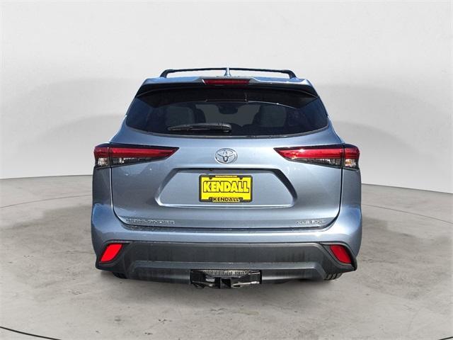 used 2022 Toyota Highlander car, priced at $33,419