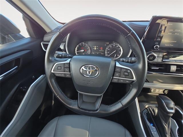 used 2022 Toyota Highlander car, priced at $33,419