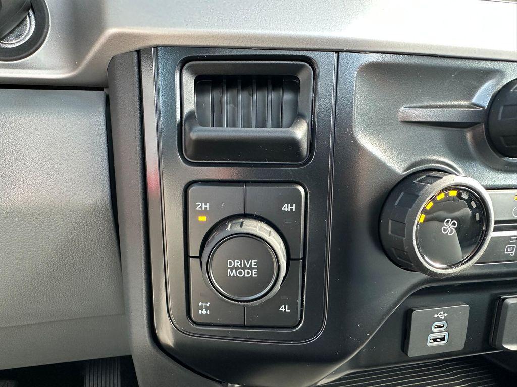 new 2025 Ford F-350 car, priced at $60,180