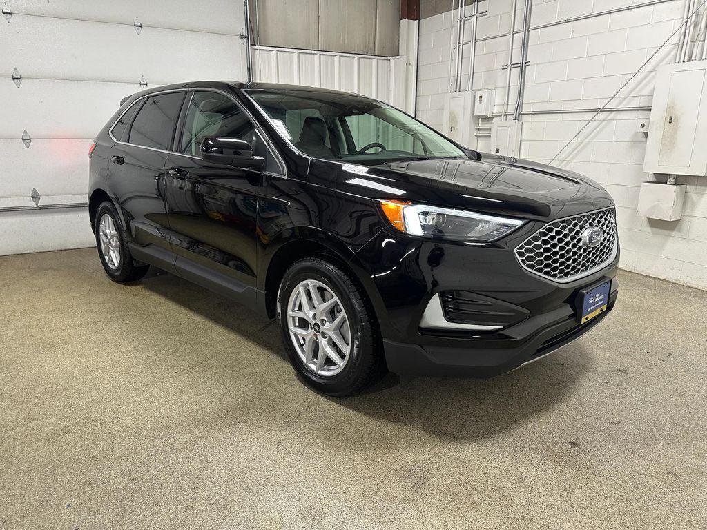 used 2024 Ford Edge car, priced at $28,980