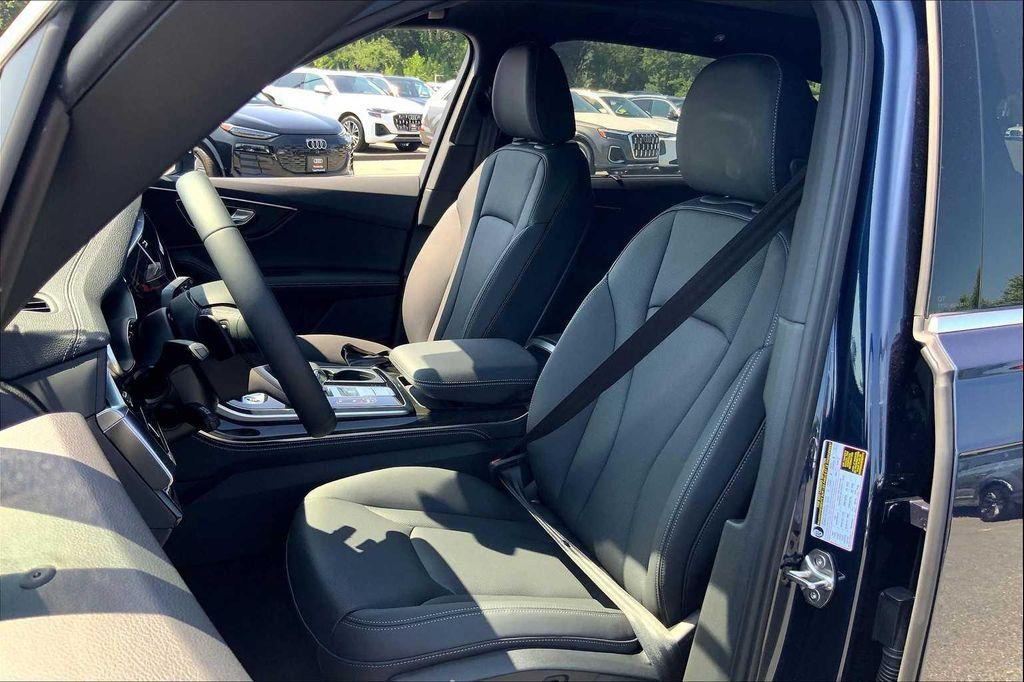 new 2025 Audi Q7 car, priced at $76,480