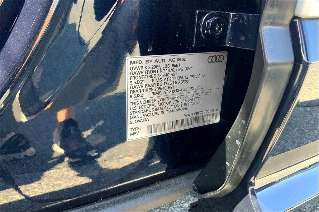 new 2025 Audi Q7 car, priced at $76,480