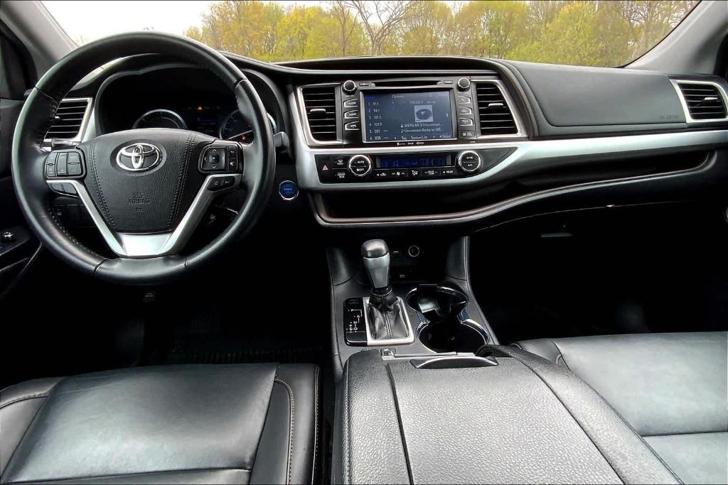 used 2019 Toyota Highlander Hybrid car, priced at $28,920