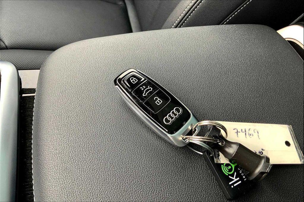 used 2025 Audi Q7 car, priced at $62,920