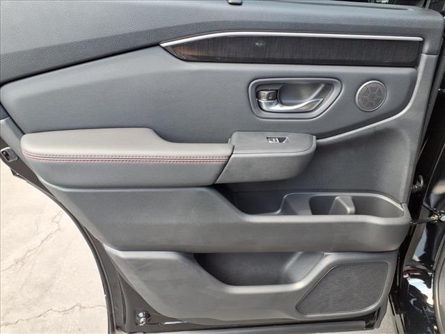 new 2025 Honda Pilot car, priced at $56,075