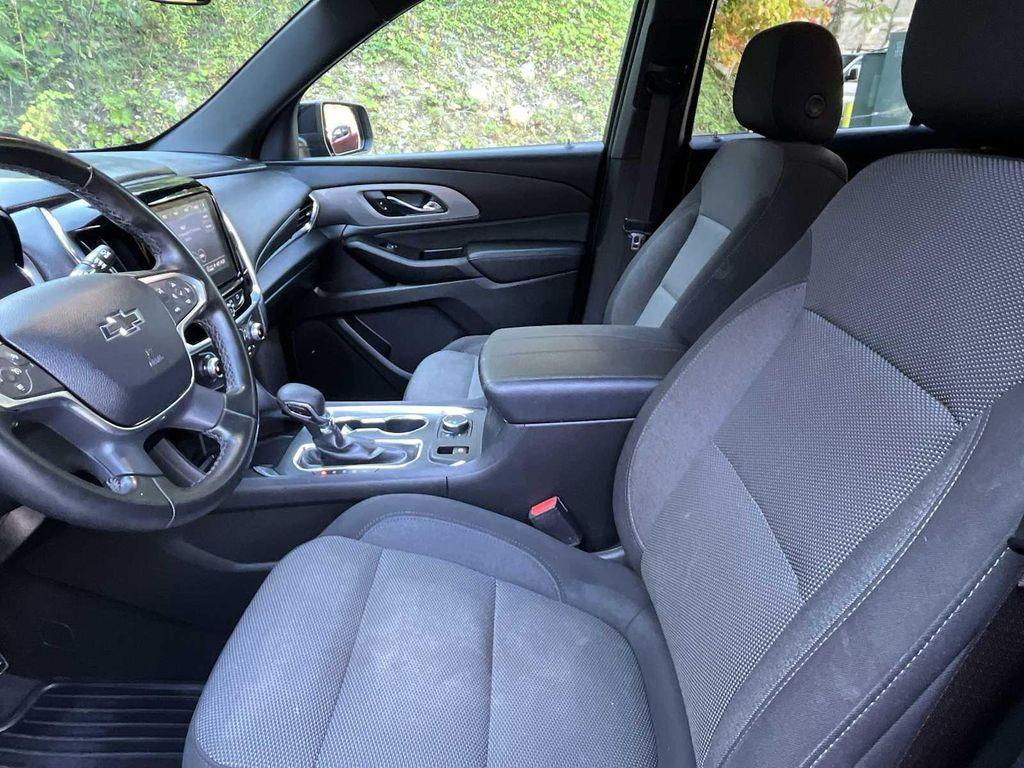 used 2023 Chevrolet Traverse car, priced at $29,988