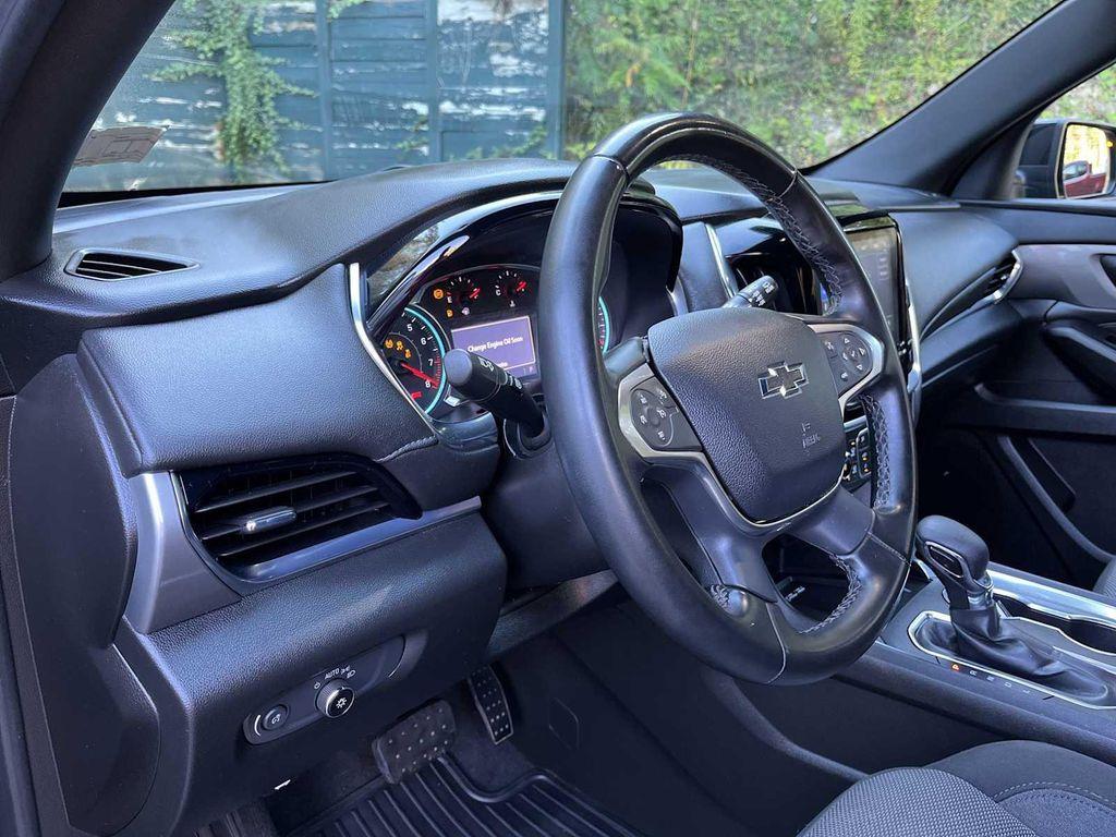 used 2023 Chevrolet Traverse car, priced at $29,988