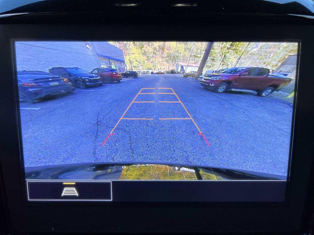 used 2023 Chevrolet Traverse car, priced at $29,988