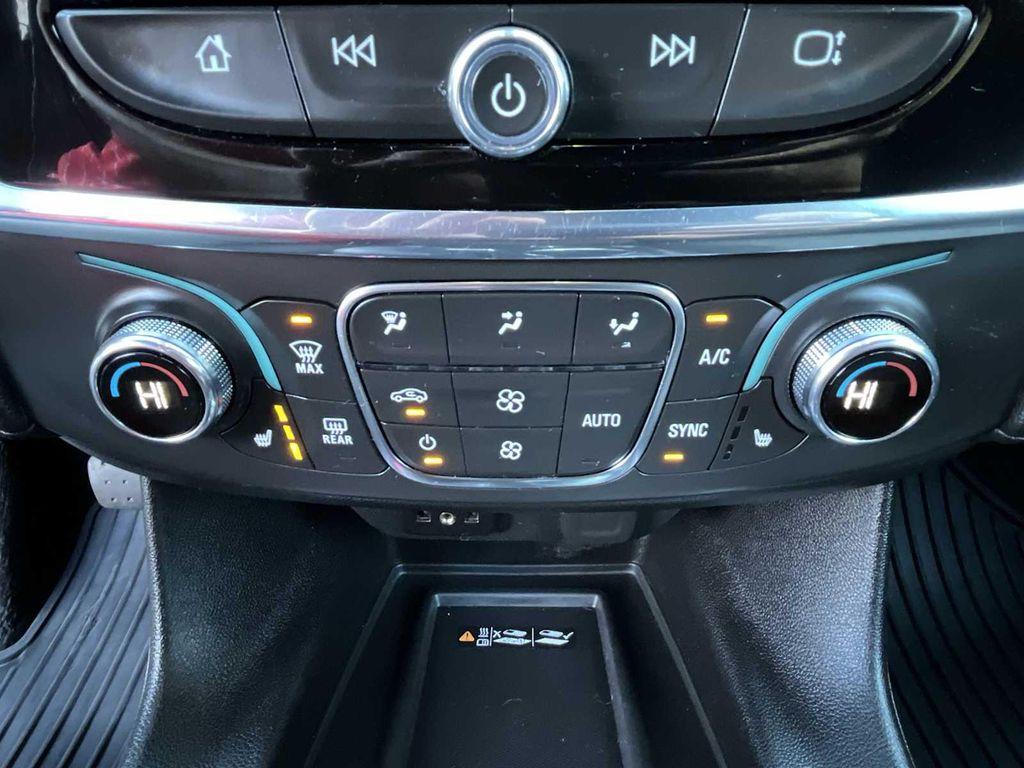 used 2023 Chevrolet Traverse car, priced at $29,988