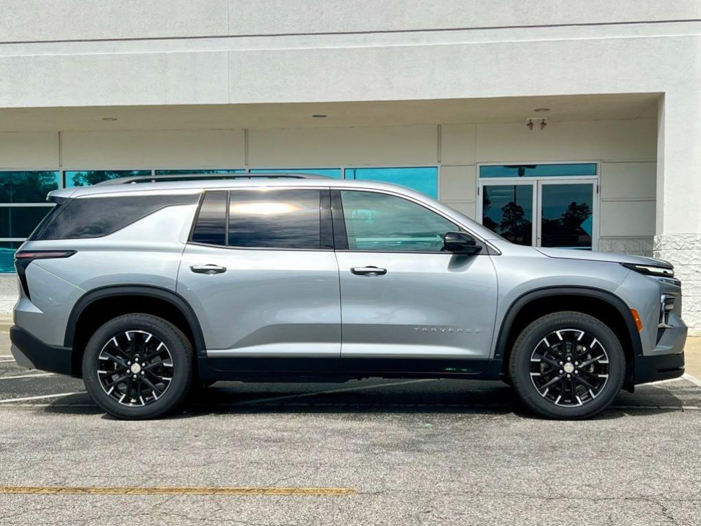 new 2025 Chevrolet Traverse car, priced at $43,045