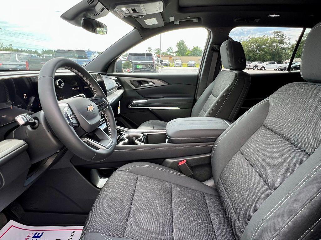 new 2025 Chevrolet Traverse car, priced at $43,045