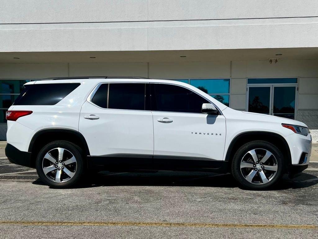 used 2021 Chevrolet Traverse car, priced at $24,495
