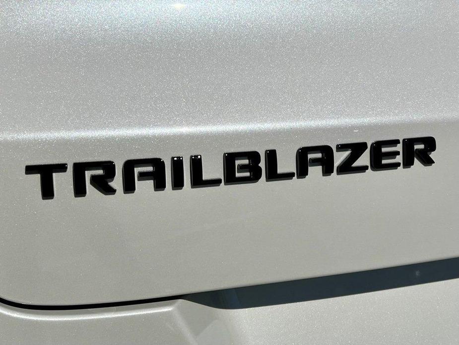 new 2025 Chevrolet TrailBlazer car, priced at $32,225