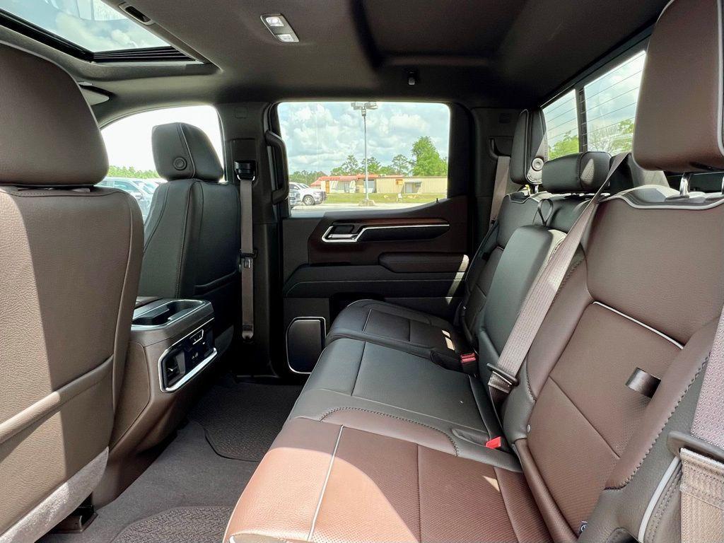 new 2025 GMC Sierra 1500 car, priced at $73,040