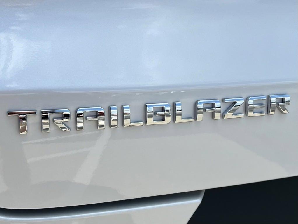 new 2025 Chevrolet TrailBlazer car, priced at $28,035