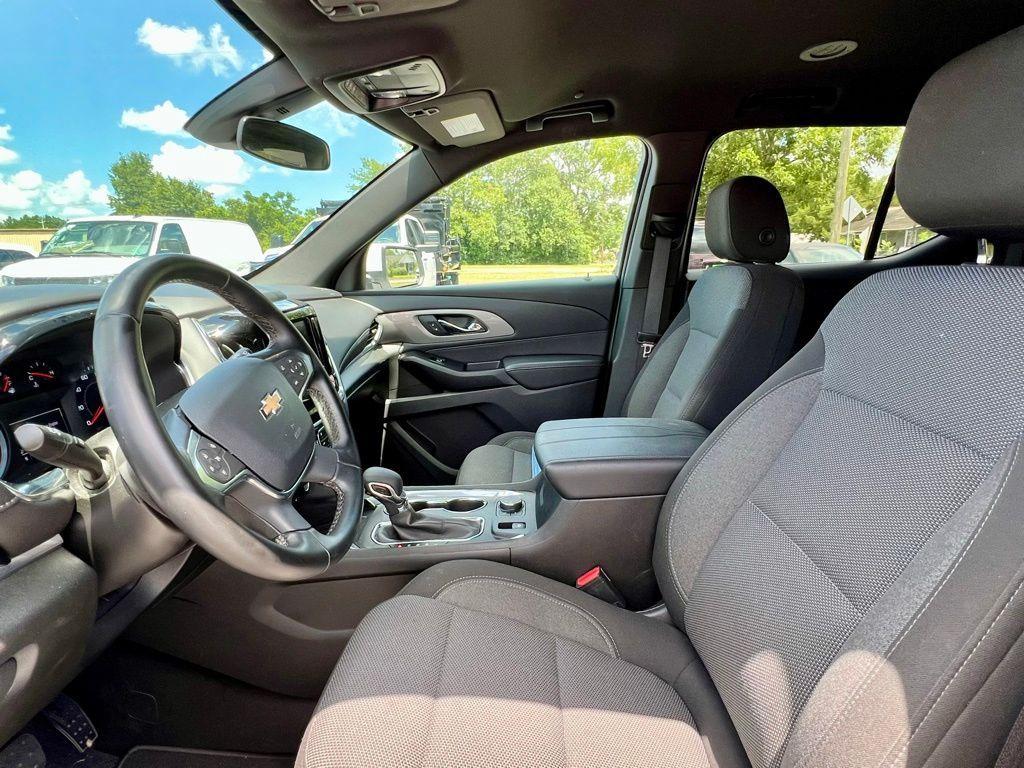 used 2023 Chevrolet Traverse car, priced at $28,444