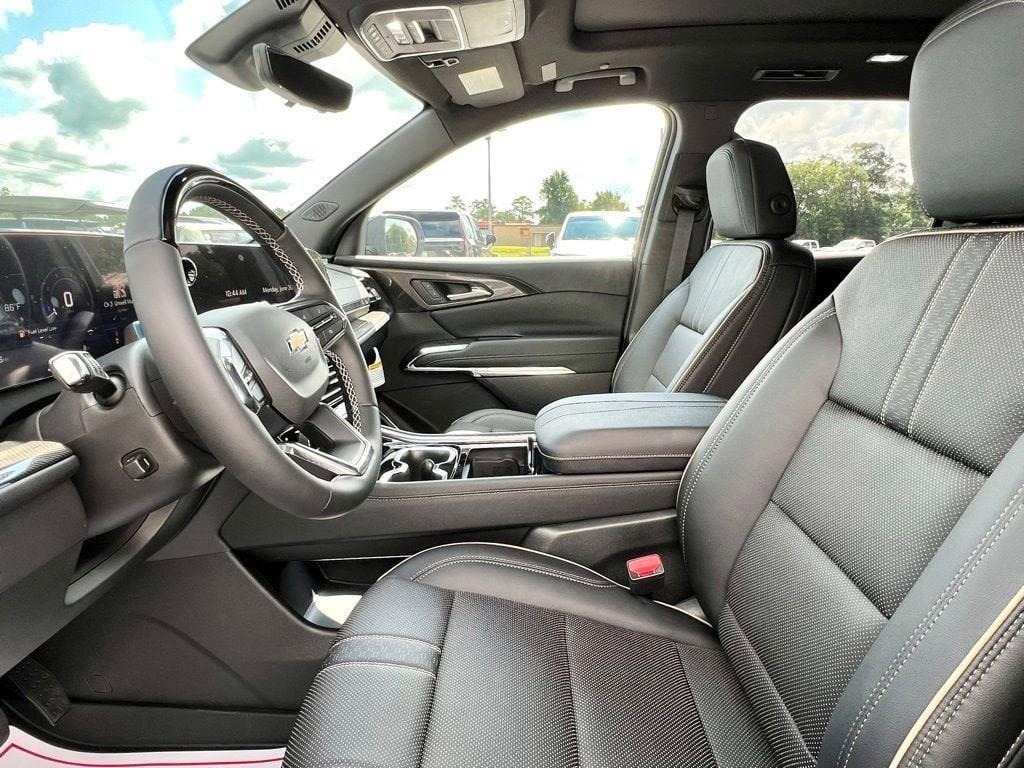 new 2025 Chevrolet Traverse car, priced at $55,145