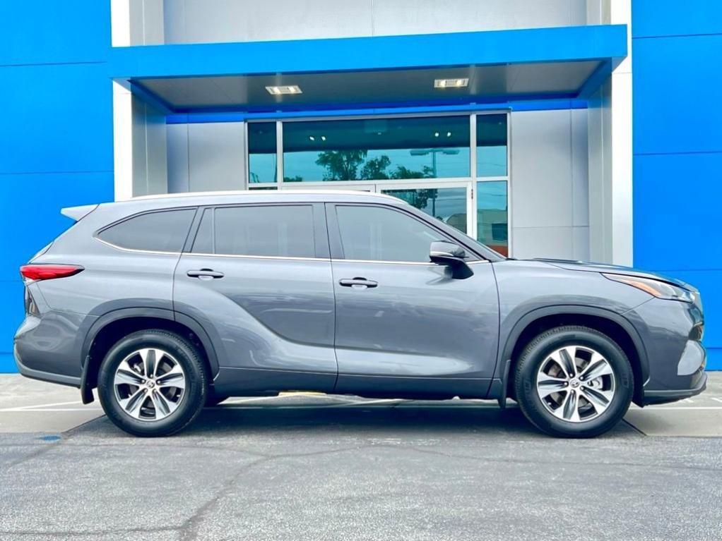 used 2023 Toyota Highlander car, priced at $37,995