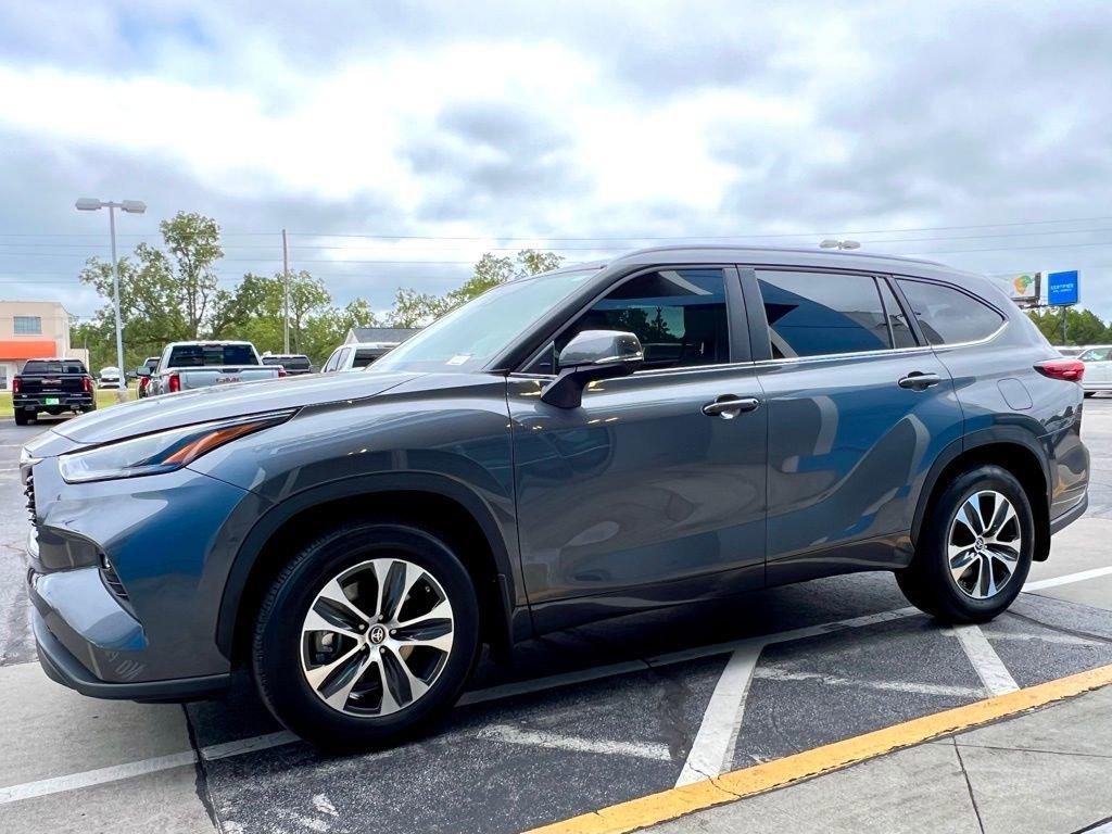 used 2023 Toyota Highlander car, priced at $37,995