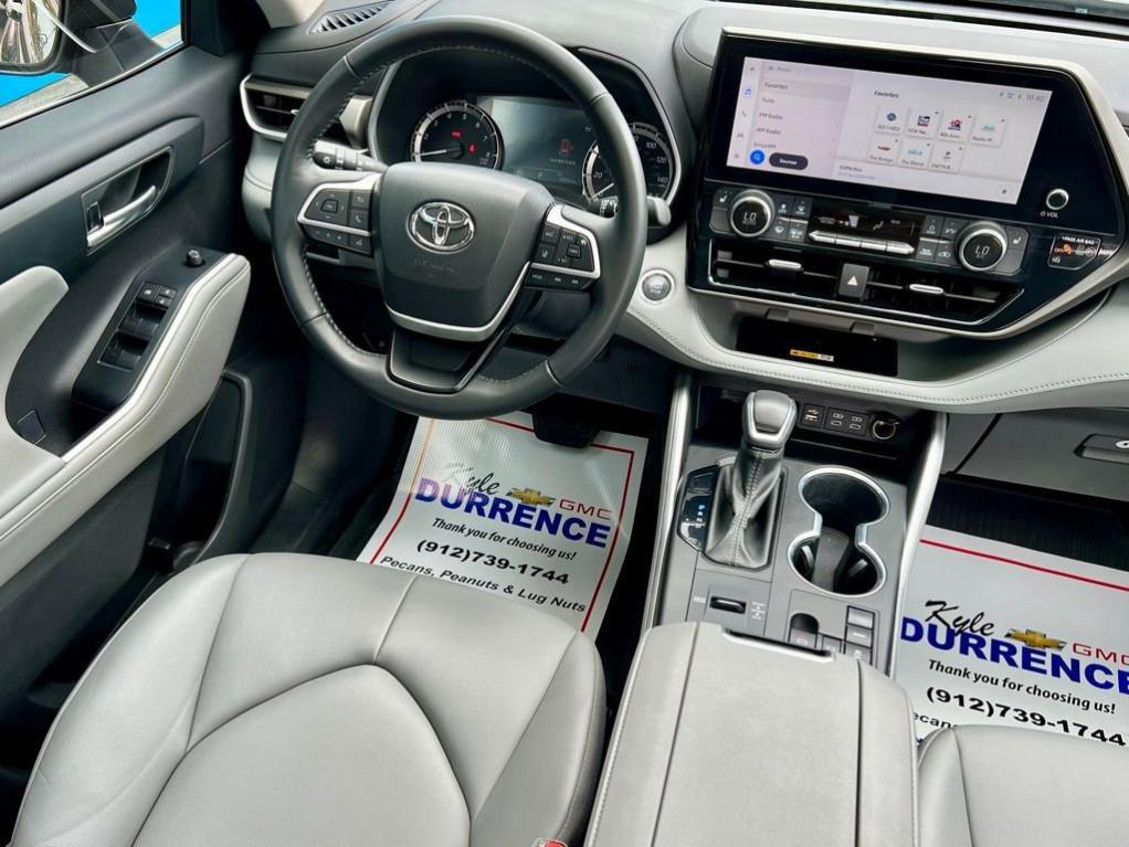 used 2023 Toyota Highlander car, priced at $37,995