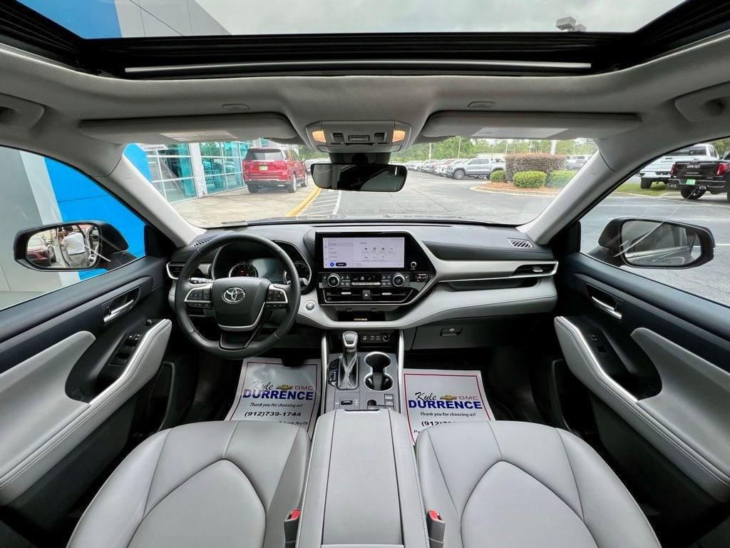 used 2023 Toyota Highlander car, priced at $37,995