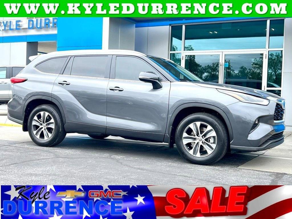 used 2023 Toyota Highlander car, priced at $37,995