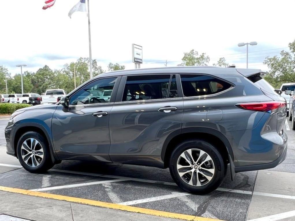 used 2023 Toyota Highlander car, priced at $37,995