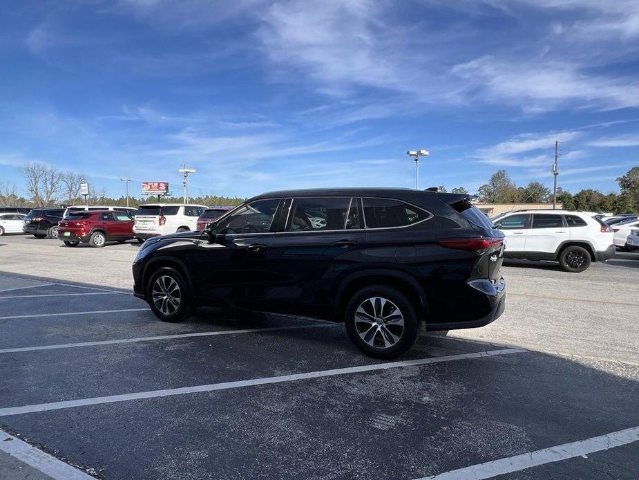 used 2021 Toyota Highlander car, priced at $31,498