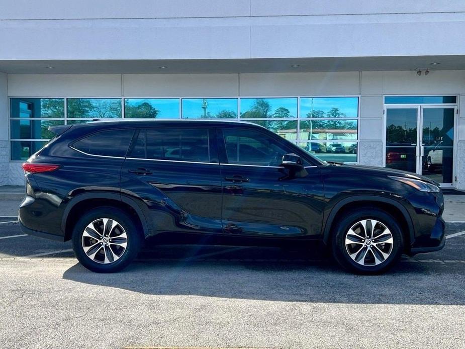 used 2021 Toyota Highlander car, priced at $31,498