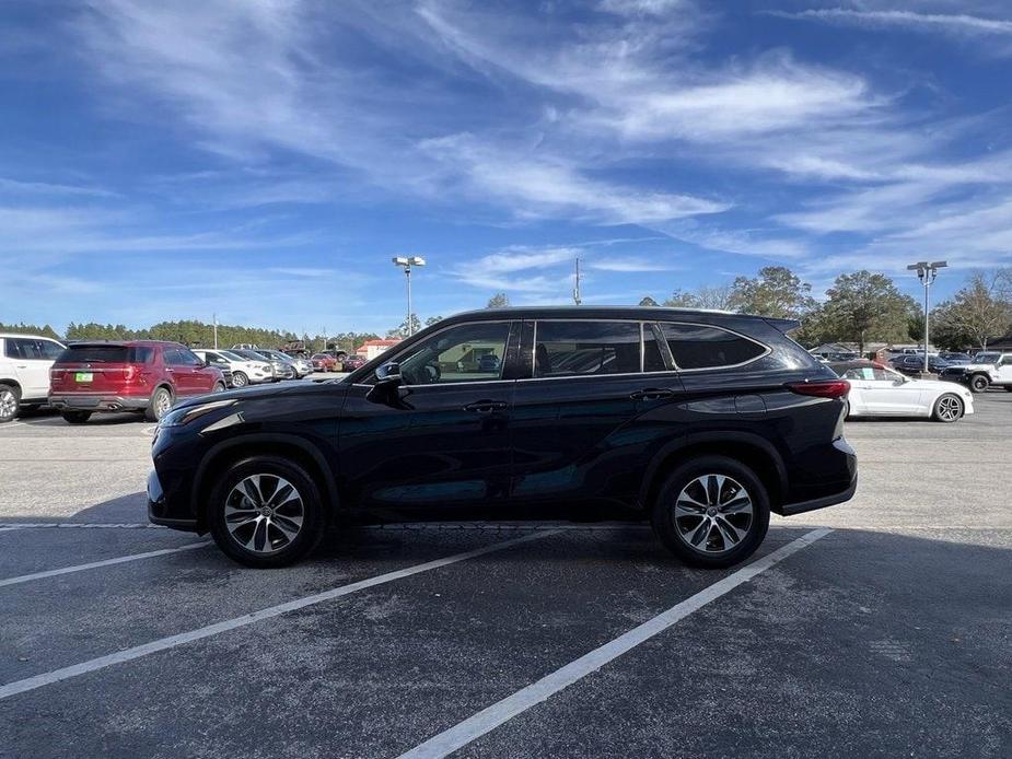 used 2021 Toyota Highlander car, priced at $31,498