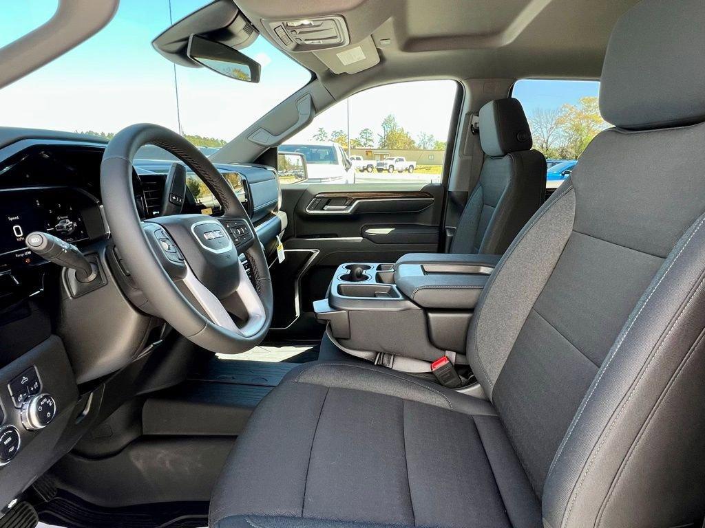 new 2025 GMC Sierra 1500 car, priced at $45,695