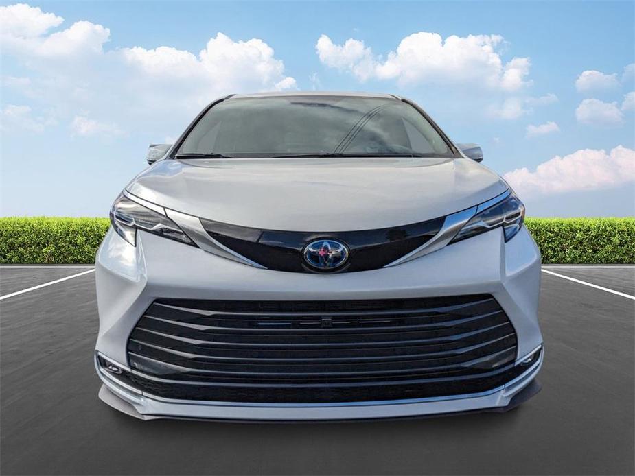 new 2025 Toyota Sienna car