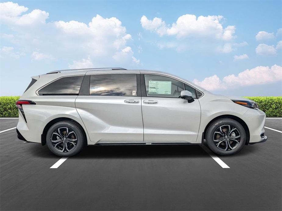 new 2025 Toyota Sienna car