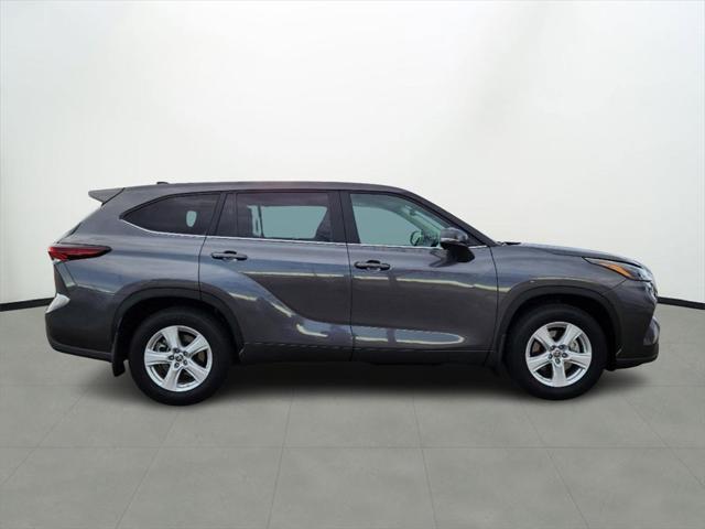 used 2024 Toyota Highlander car, priced at $40,999