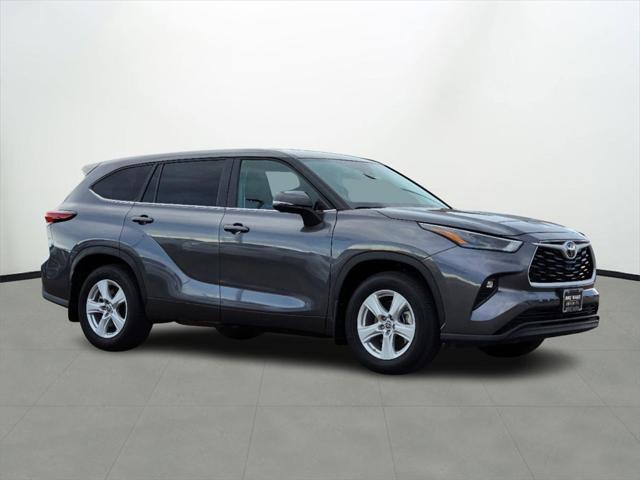 used 2024 Toyota Highlander car, priced at $40,999