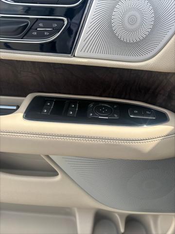 used 2020 Lincoln Navigator car, priced at $39,999