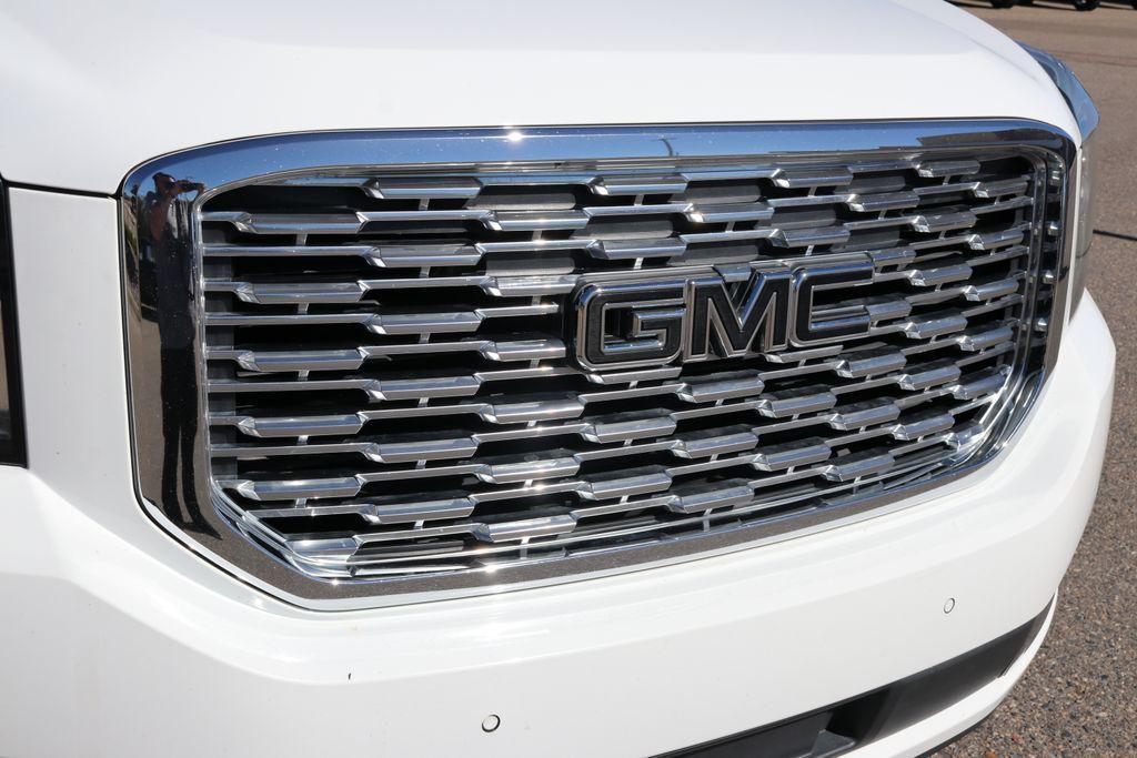 used 2018 GMC Yukon XL car, priced at $29,999