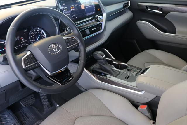 used 2020 Toyota Highlander Hybrid car, priced at $37,999