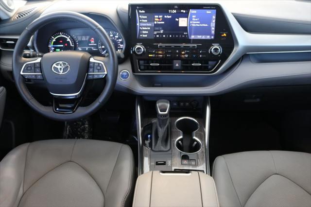 used 2020 Toyota Highlander Hybrid car, priced at $37,999