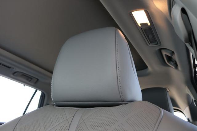 used 2020 Toyota Highlander Hybrid car, priced at $37,999