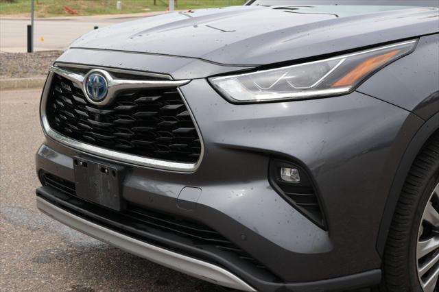 used 2020 Toyota Highlander Hybrid car, priced at $37,999