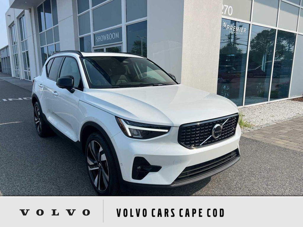 used 2025 Volvo XC40 car, priced at $39,900