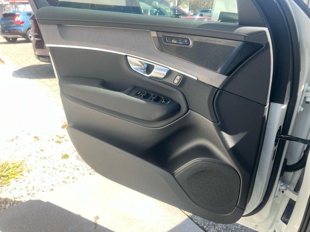 new 2025 Volvo XC90 Plug-In Hybrid car, priced at $81,495